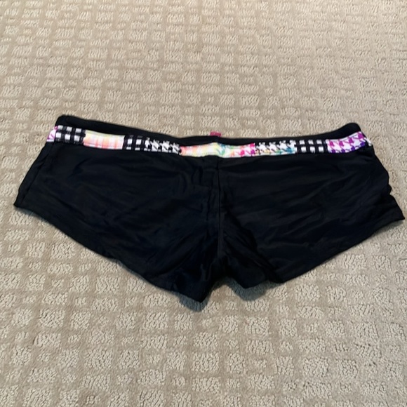 Ocean Pacific size M patterned tankini with boy short bottoms. - Picture 11 of 14